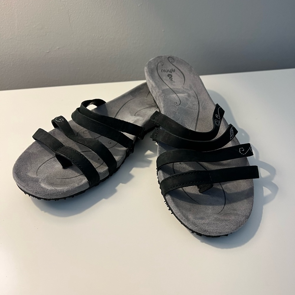 Teva‘s size 9 Black